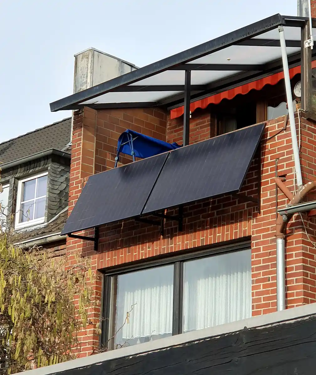 Balkonkraftwerk Fassadenmontage in Jülich